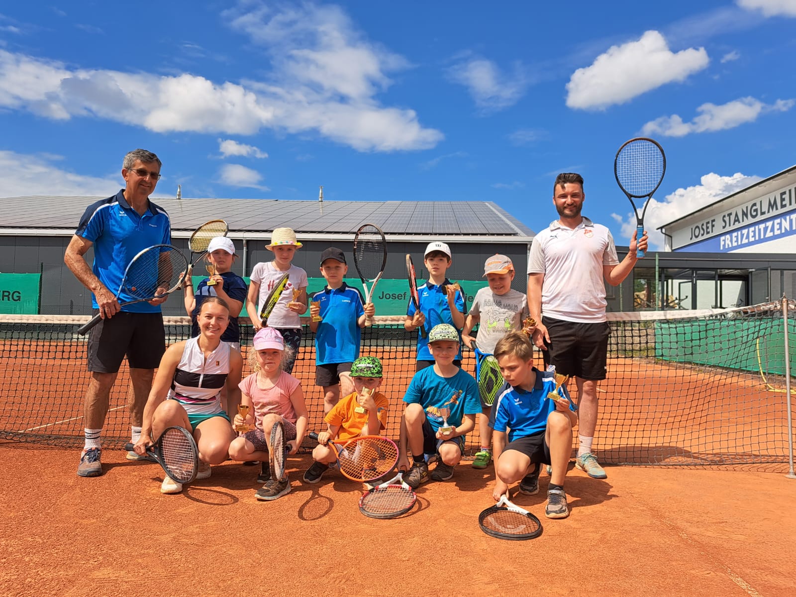 Jugendliche beim Tenniscamp